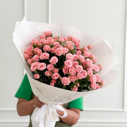 Beautiful pink spray rose bouqet