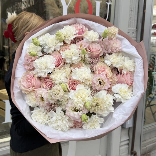 Pink Marshmallow Bouquet L Size( Pink roses, lisianthus, rice, carnation/dianthuses)