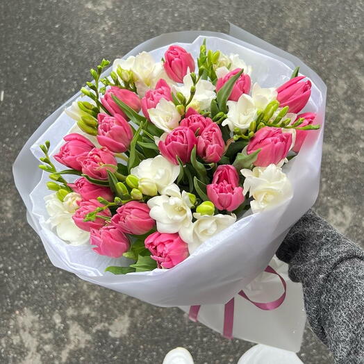 21 тюльпан с фрезией