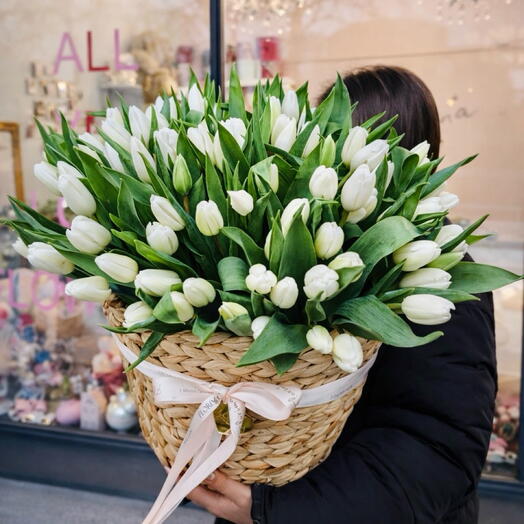 Kosz z 101szt tulipanow