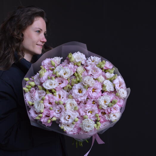 Букет из розовой эустомы