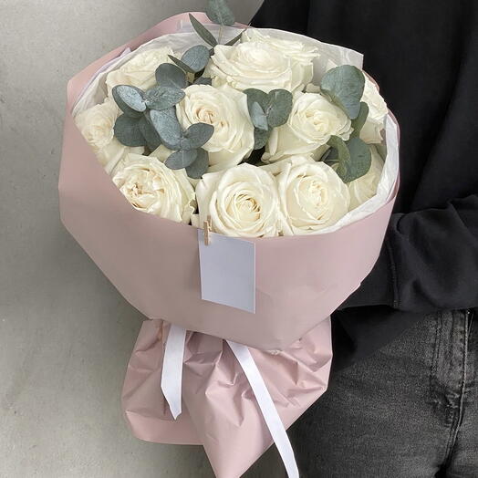 Роскошная эквадорская роза Плайя Бланка с эвкалиптом