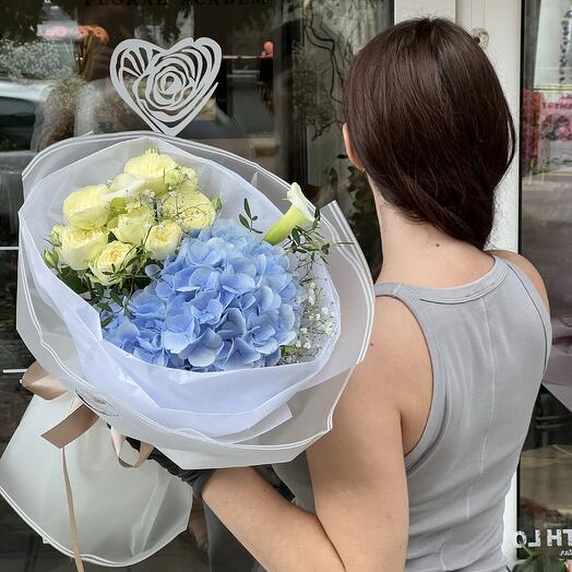 Hydrangea with white roses