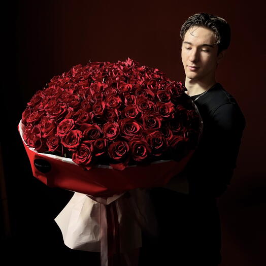 A bouquet of 101 Ecuadorian roses