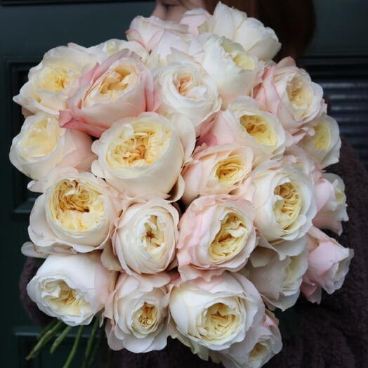 Букет роз сорта Фатима под ленту